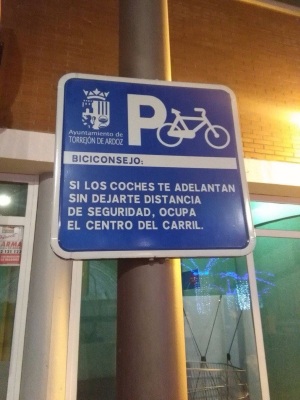 Señal con biciconsejo en Torrejón